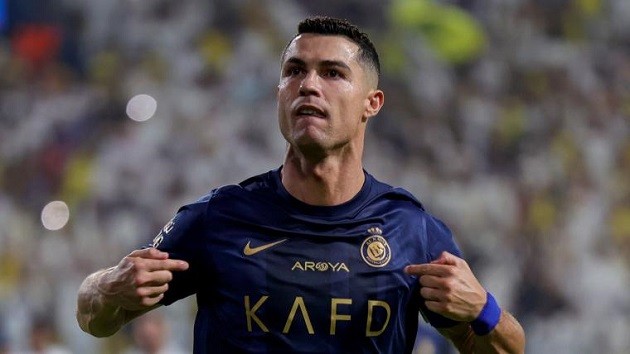 KEEP RON GOING Cristiano Ronaldo celebrates turning 39 with three cakes as he spends his birthday with Georgina and the kids - Bóng Đá