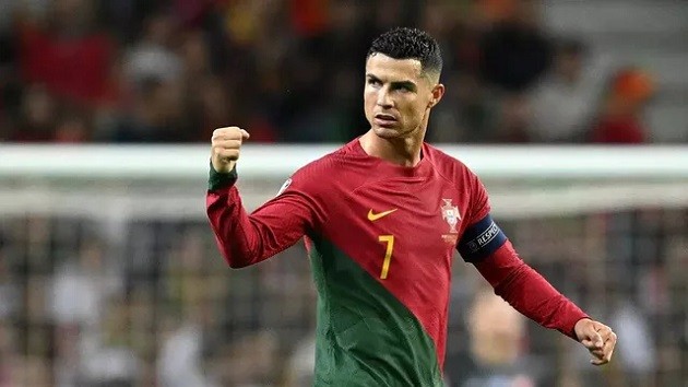 KEEP RON GOING Cristiano Ronaldo celebrates turning 39 with three cakes as he spends his birthday with Georgina and the kids - Bóng Đá