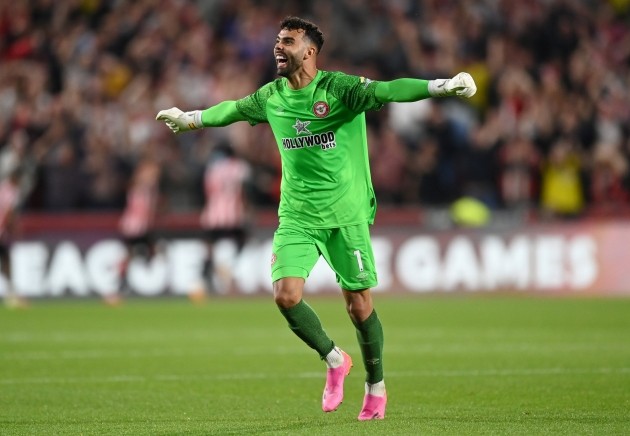 David Raya has reiterated that he would love to play for a top club despite his fine start to life in Brentford. - Bóng Đá