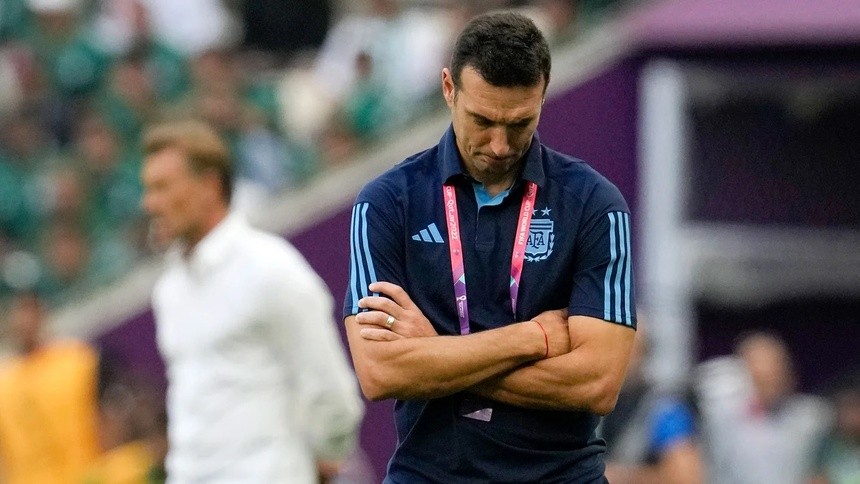 CĐV Argentina chết lặng sau trận thua Saudi Arabia - Bóng Đá