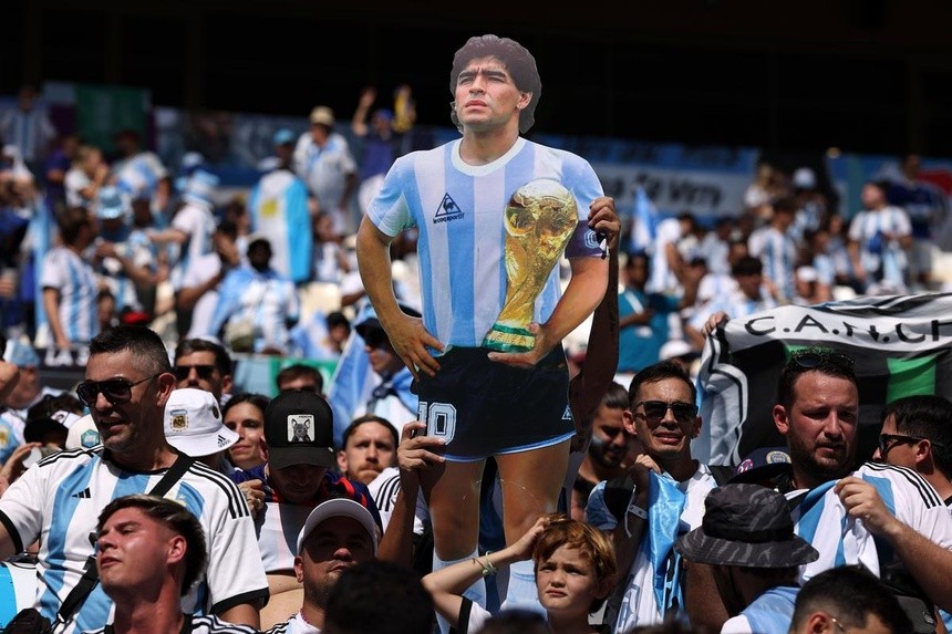 CĐV Argentina chết lặng sau trận thua Saudi Arabia - Bóng Đá