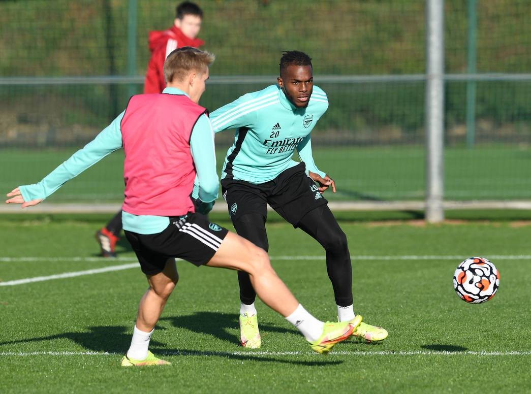 Cú hích xuất hiện, sân tập Arsenal có bầu không khí tuyệt vời - Bóng Đá