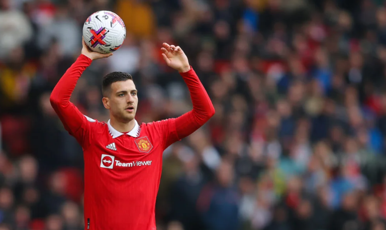 Diogo Dalot hints at Manchester United contract renewal hope - Bóng Đá