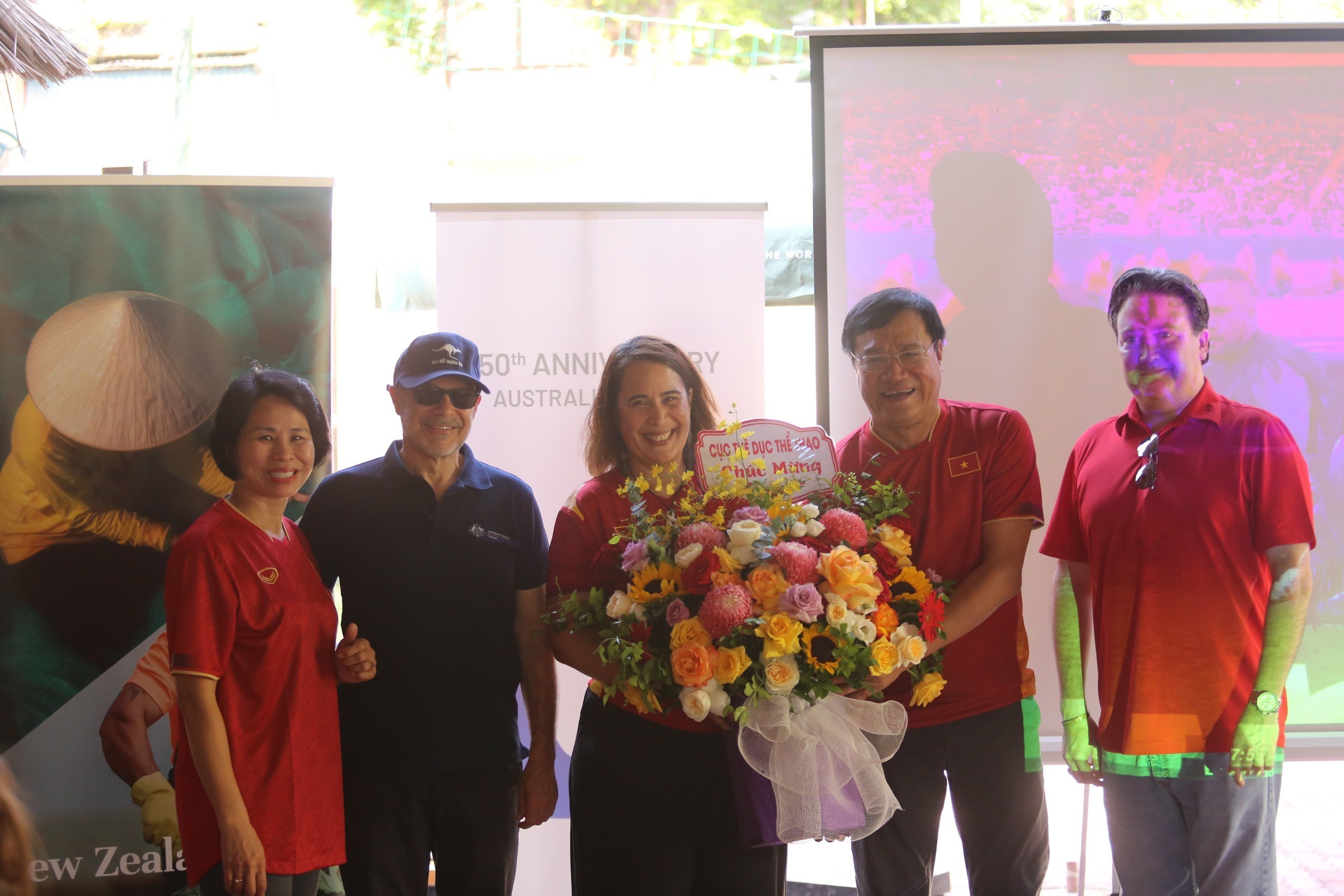 Đại sứ Mỹ hết lời khen ngợi thủ thành Kim Thanh - Bóng Đá