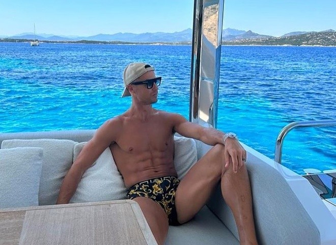 Hậu vệ Man United đi nghỉ mát với Ronaldo - Bóng Đá