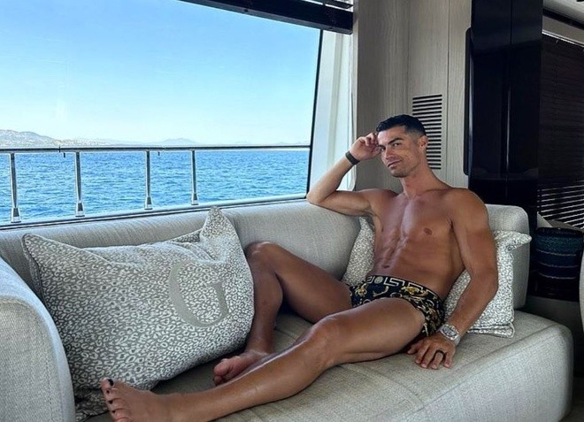 Hậu vệ Man United đi nghỉ mát với Ronaldo - Bóng Đá
