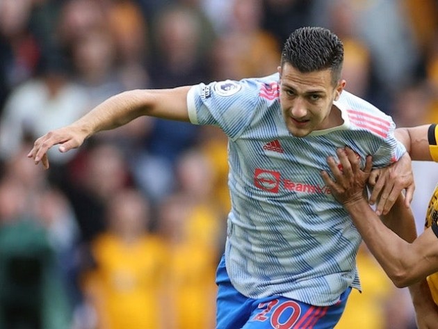 Roma director addresses Diogo Dalot transfer rumours - Bóng Đá