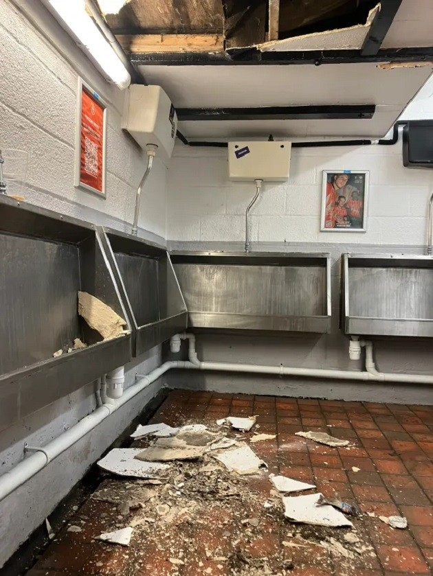 BOG STANDARD Toilet roof at Premier League stadium collapses leaving gaping hole and smashed plaster all over floor - Bóng Đá