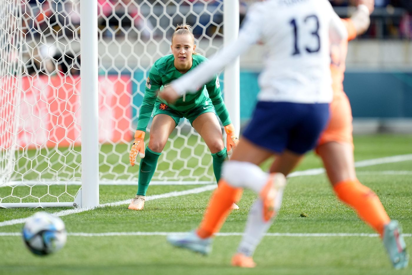 Nữ Việt Nam đấu Hà Lan: Bài học đẳng cấp thế giới - Bóng Đá