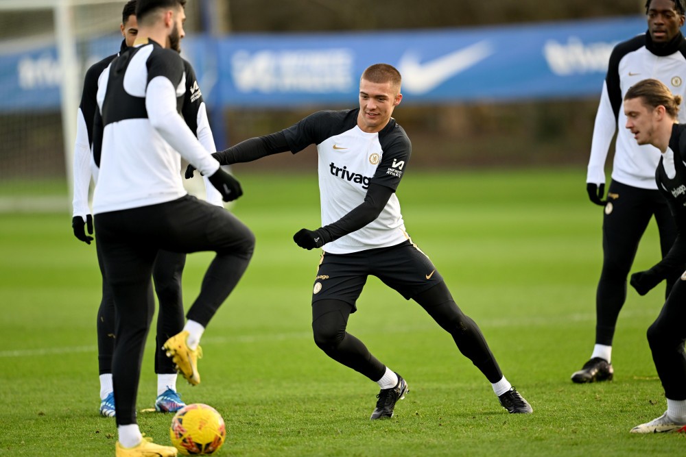 Viện binh cực chất xuất hiện trên sân tập Chelsea  - Bóng Đá