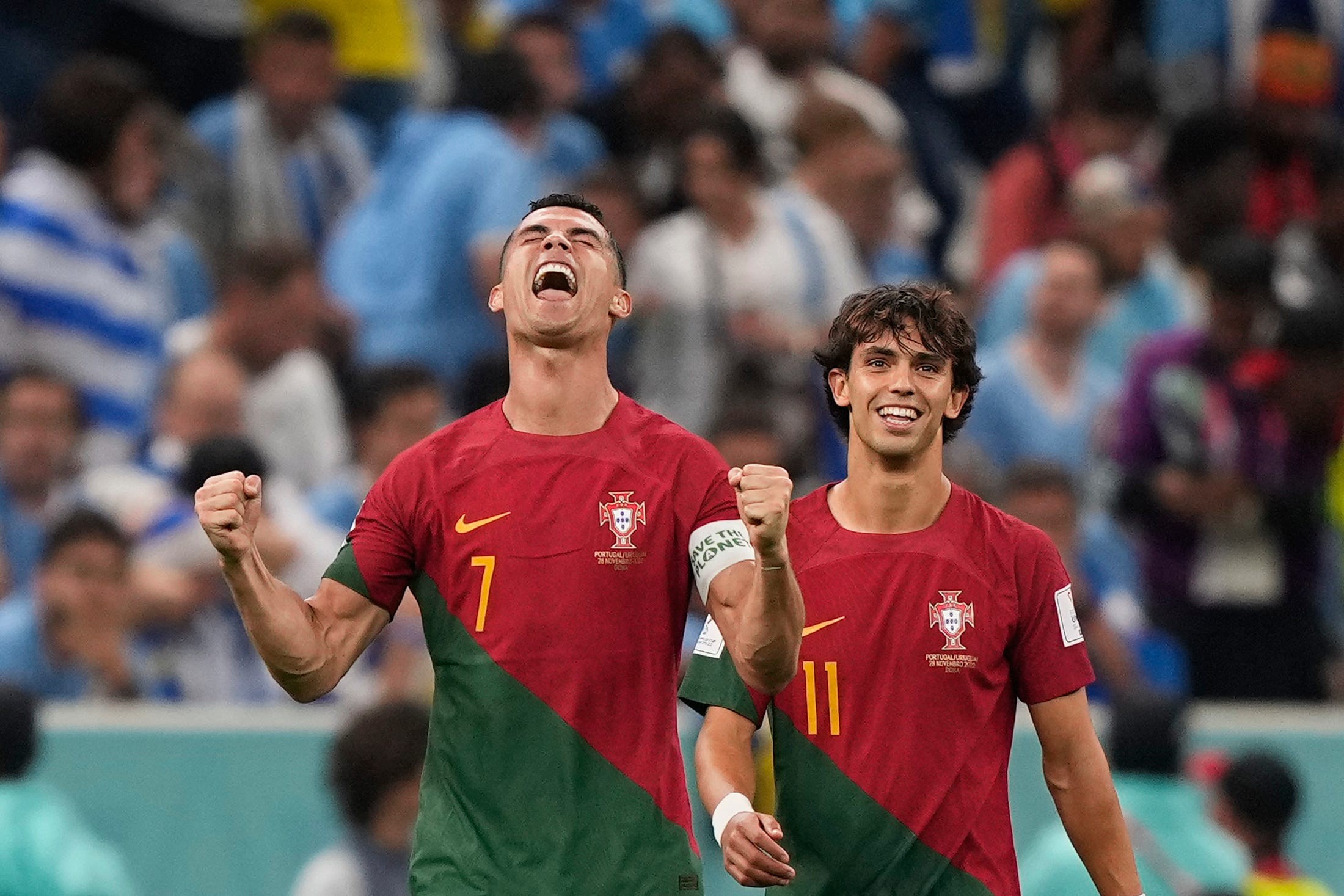 Thái độ của Ronaldo với Fernandes sau khi bị tước bàn thắng - Bóng Đá