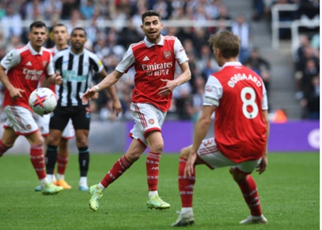Gary Neville and Mikel Arteta agree on Arsenal star Jorginho amid ultimate Man Utd compliment - Bóng Đá