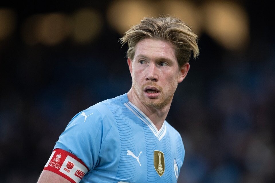 De Bruyne quá đáng sợ, bẽ mặt Antony - Bóng Đá