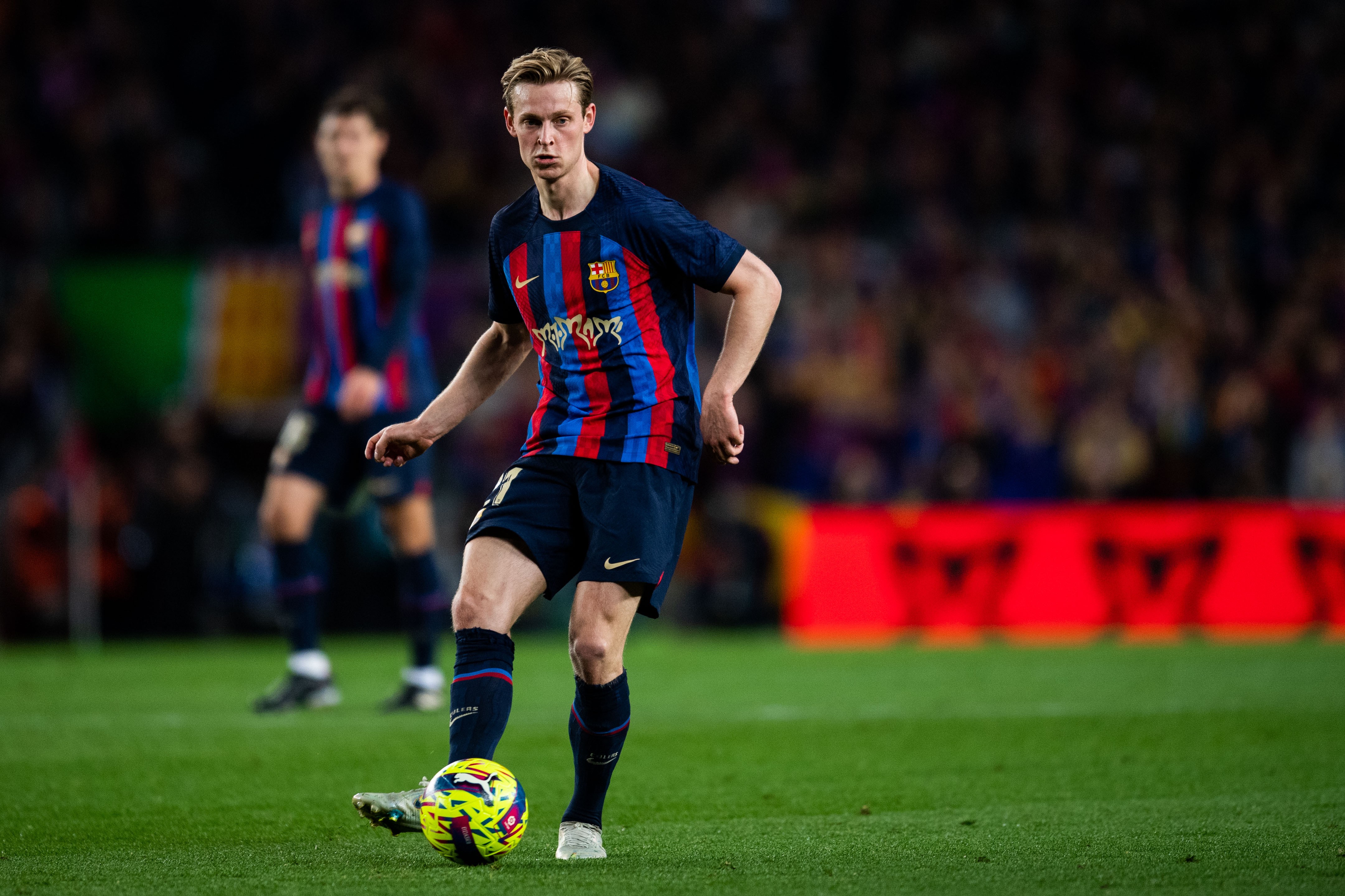 Frenkie de Jong cuối cùng cũng đặt chân tới Manchester? - Bóng Đá