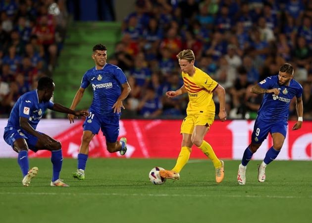 Nhìn Bruno, CĐV MU đã hiểu tại sao Ten Hag khao khát De Jong đến vậy - Bóng Đá