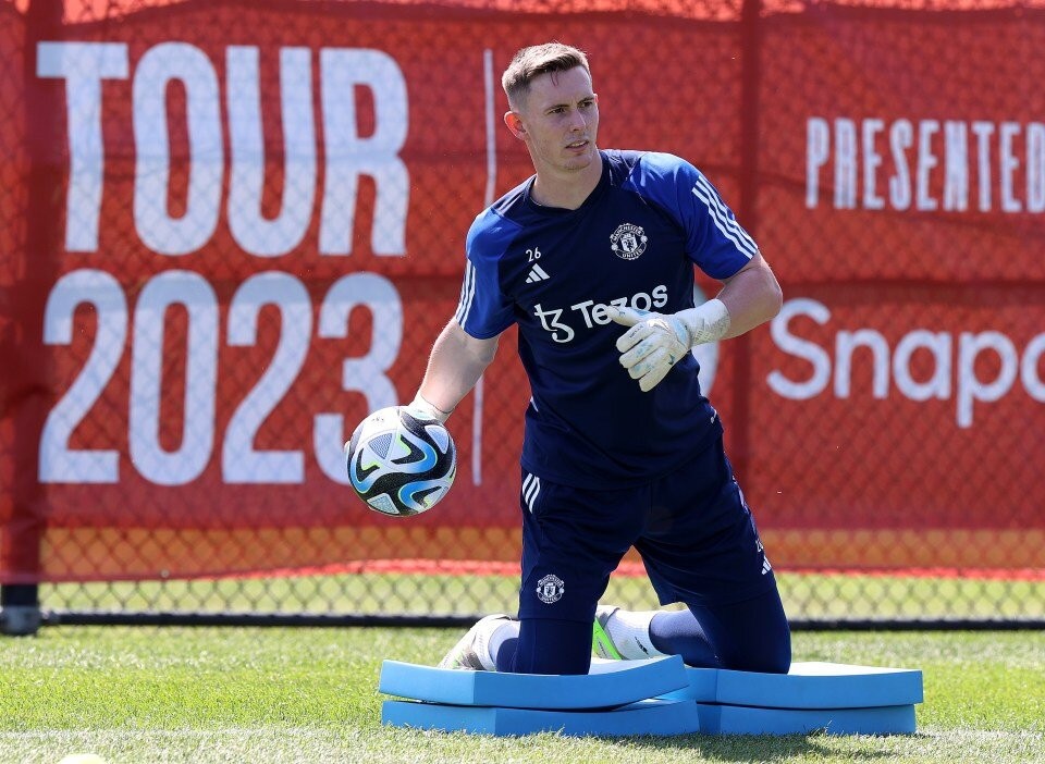 Lý do sốc khiến thủ môn Dean Henderson chưa rời MU - Bóng Đá