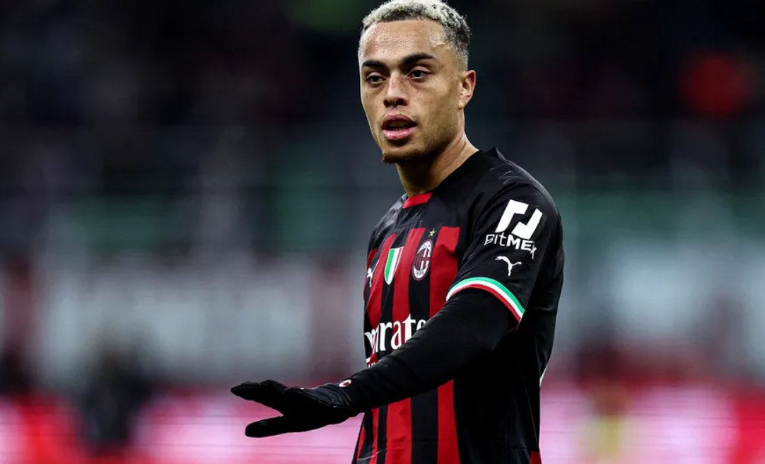 Barcelona scared they'll have to take back USMNT star Sergino Dest with AC Milan not willing to activate buy option - Bóng Đá