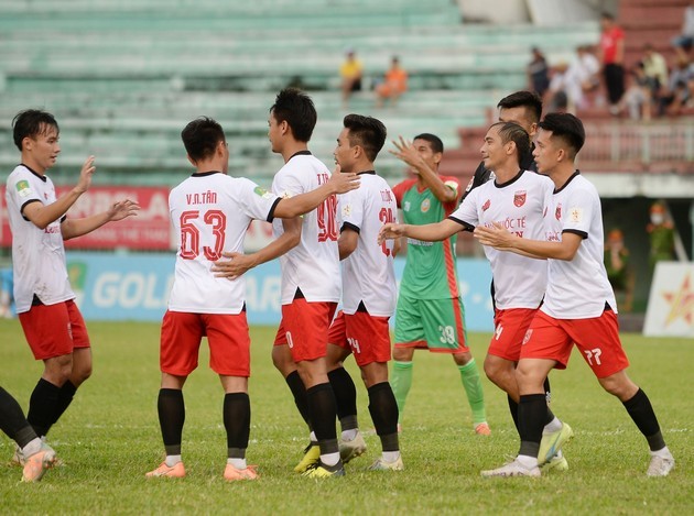 Đánh bại Bình Phước, Long An chen chân vào top 3 - Bóng Đá