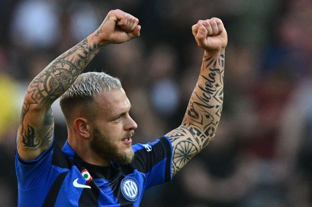 Manchester United transfer target compared to Roberto Carlos, ex-boss reacts to rumours - Bóng Đá