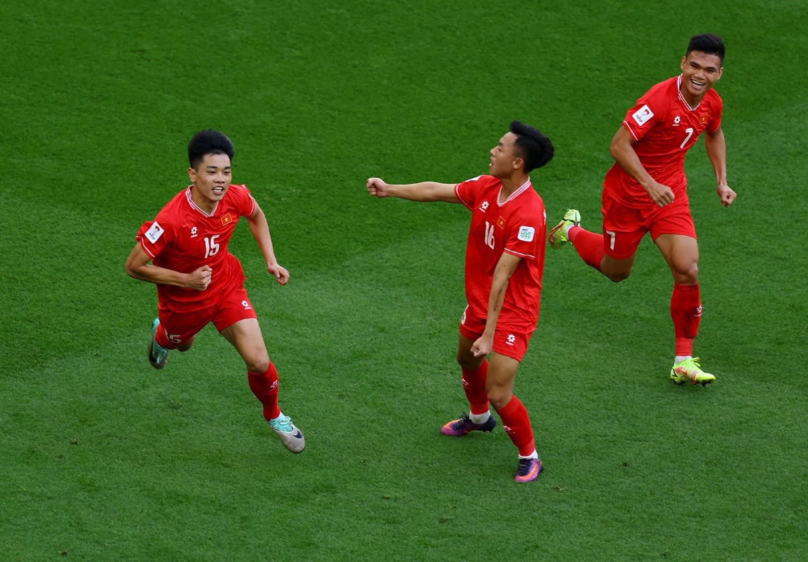 Cầu thủ từ chối M.U choáng ngợp trước tuyển Việt Nam - Bóng Đá