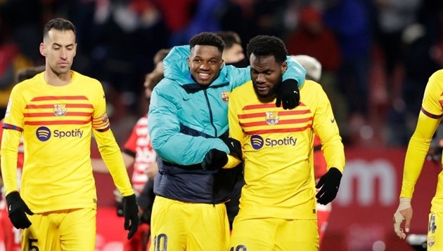 Xavi đang là vấn đề của Barcelona - Bóng Đá