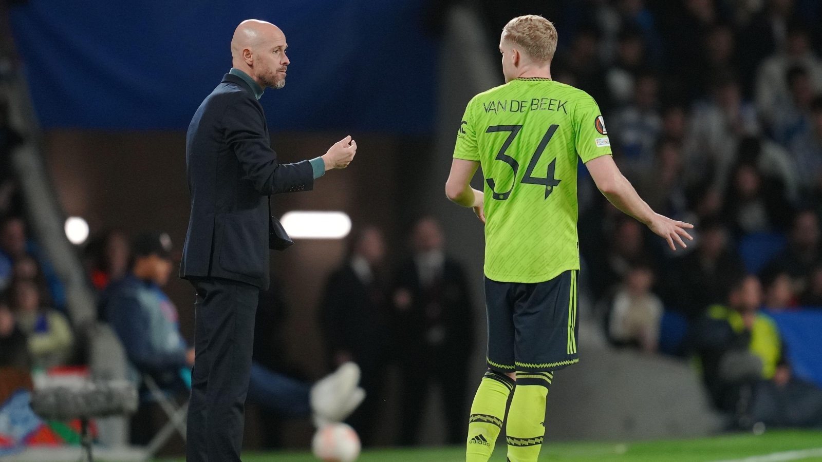 Fabrizio Romano has revealed that Man Utd are planning to let two players leave before they “proceed” with their pursuit of Sofyan Amrabat. - Bóng Đá