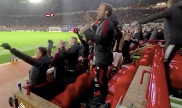 Donny van de Beek's subdued reaction to Cristiano Ronaldo Man Utd goal caught on camera - Bóng Đá