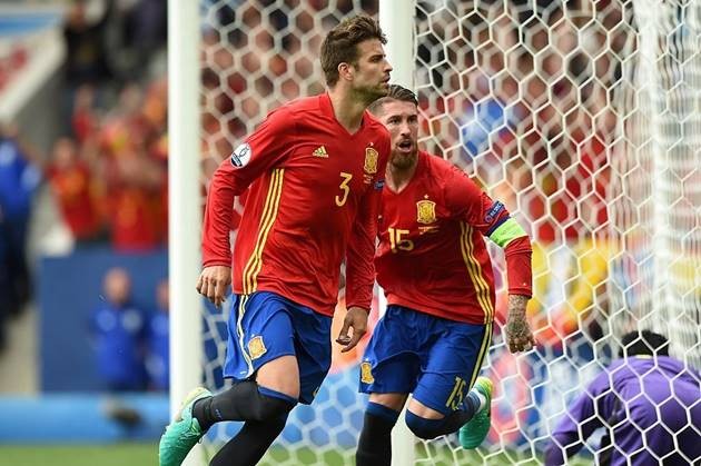 Pique hay Ramos? - Bóng Đá