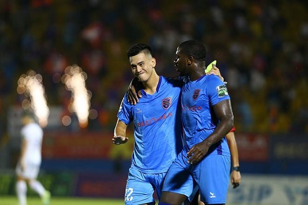 Tiến Linh nổ súng ghi điểm trước HLV Troussier; Kỷ luật trọng tài bắt việt vị tưởng tượng - Bóng Đá