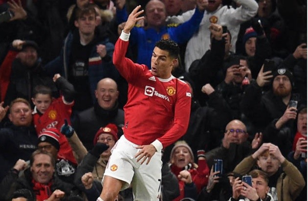 Manchester United legend Patrice Evra hits out at Jamie Carragher over Cristiano Ronaldo comments - Bóng Đá