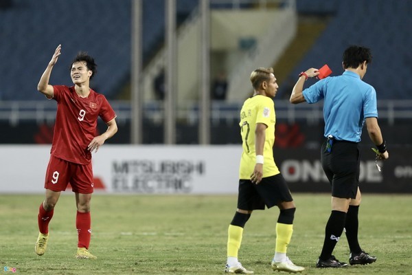 Văn Hậu, Văn Toàn và gậy ông đập lưng ông - Bóng Đá