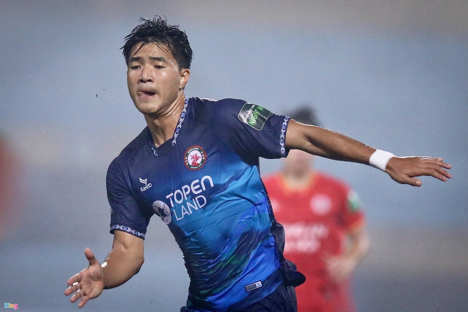 Hà Đức Chinh ghi bàn ở V-League sau 2 năm tịt ngòi - Bóng Đá