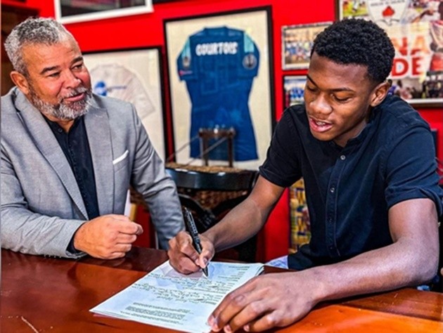 Official, confirmed. Chelsea have signed Jamaica international Dujuan ‘Whisper’ Richards. - Bóng Đá