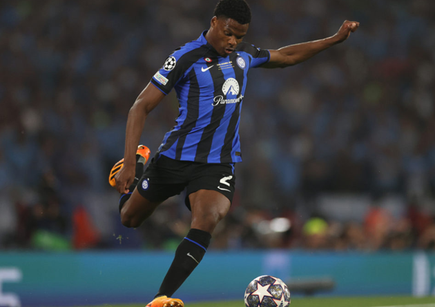 Manchester United move ruled out as £35m ace says ‘I’m staying’ (Denzel Dumfries) - Bóng Đá