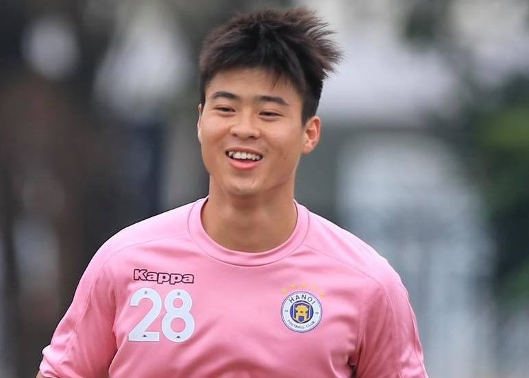 Duy Mạnh ghi bàn giúp CLB Hà Nội bám đuổi CAHN - Bóng Đá