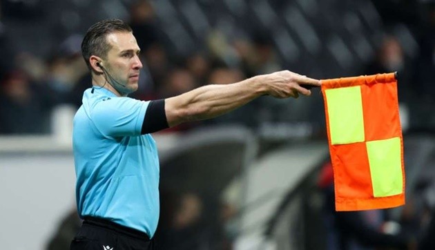 Assistant referee Hatzidakis to face no action from The FA after Robertson incident - Bóng Đá