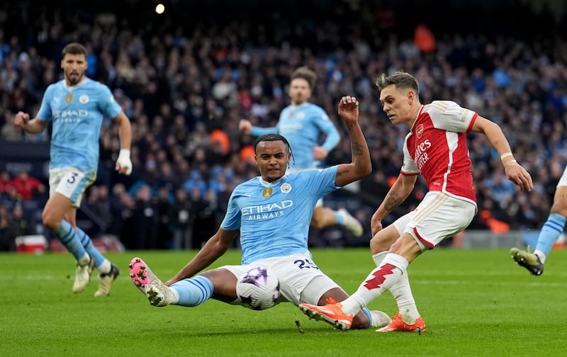 Pha bóng khiến Arsenal mất chiến thắng trước Man City - Bóng Đá