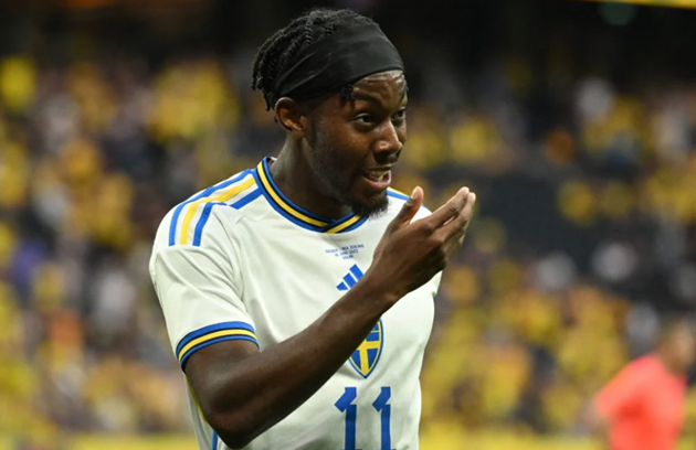 Gary Lineker and Micah Richards both shocked Manchester United sold £15m player last summer (Elanga) - Bóng Đá