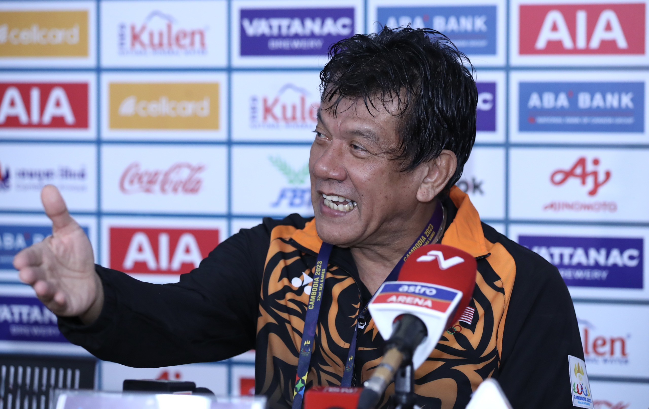 HLV Malaysia đổ lỗi cho trời mưa nên thua U22 Việt Nam - Bóng Đá