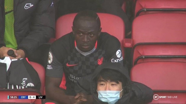 Mane thái độ khi rời sân - Bóng Đá