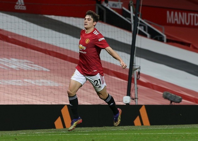 Man Utd 6-2 Leeds: Daniel James given incredibly harsh yellow card for 'dive' - Bóng Đá