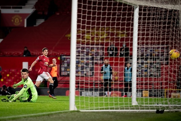 Man Utd 6-2 Leeds: Daniel James given incredibly harsh yellow card for 'dive' - Bóng Đá