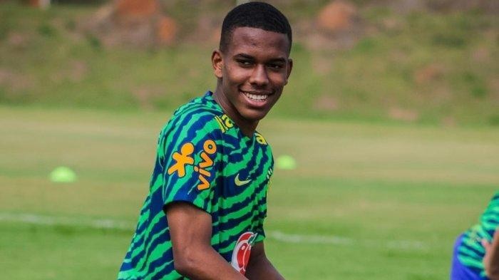 16yo prodigy to snub Arsenal for Barcelona - Bóng Đá
