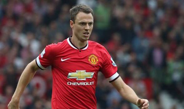CHÍNH THỨC! Man Utd gây sốc, ký hợp đồng với Jonny Evans - Bóng Đá
