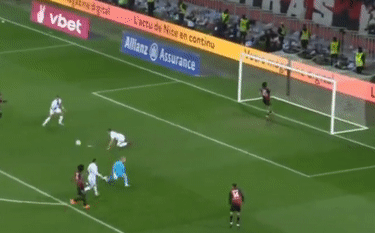 Mbappe bị chế nhạo sau pha bỏ lỡ trước khung thành trống - Bóng Đá