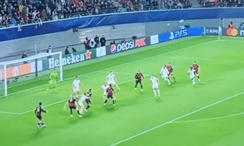 Trọng tài Champions League gây tranh cãi trong trận đấu của Man City - Bóng Đá