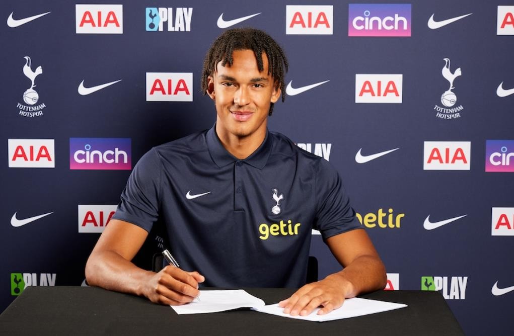 Phillips signs from Blackburn - Bóng Đá