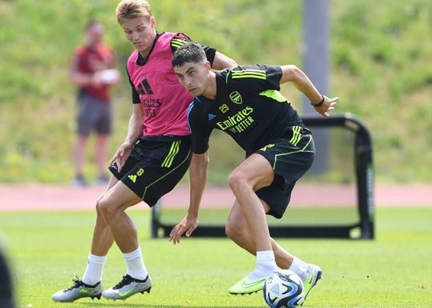 Vụ Declan Rice trì trệ, Arsenal đang tự 