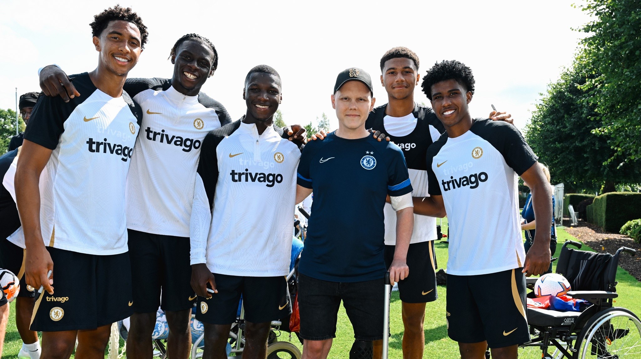 Viện binh tái xuất; Phản ứng cực cháy của Caicedo trên sân tập Chelsea - Bóng Đá