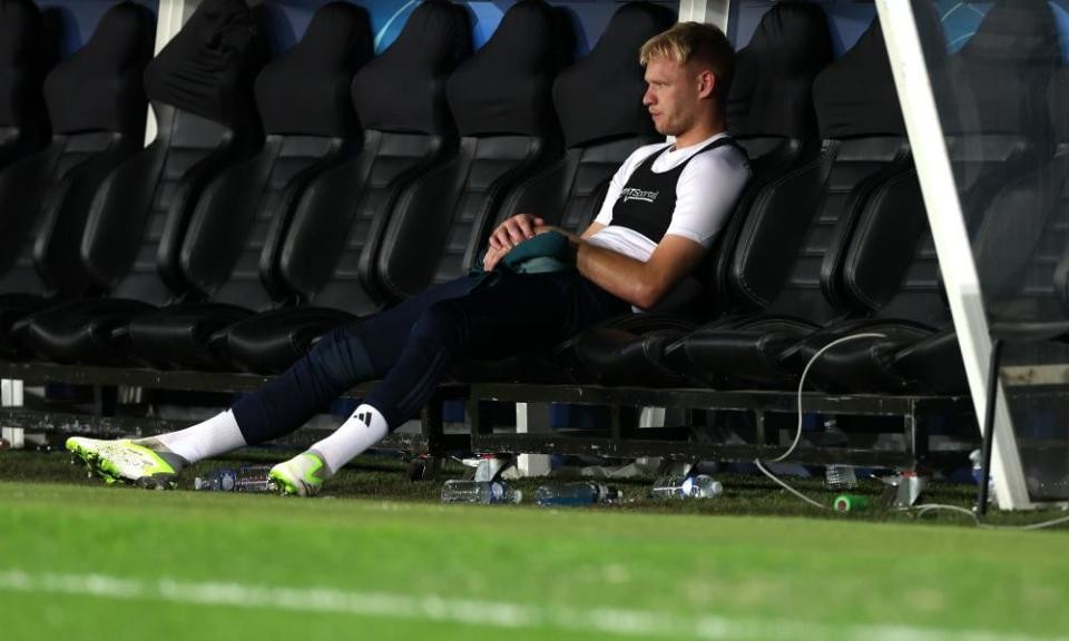‘I am suffering and hurting’: Ramsdale opens up on losing Arsenal place - Bóng Đá